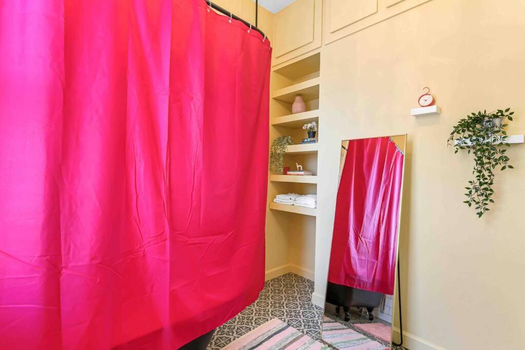 Friends Airbnb Themed 2Bed 2Bath Walkable To All Of Ybor Tampa Dış mekan fotoğraf